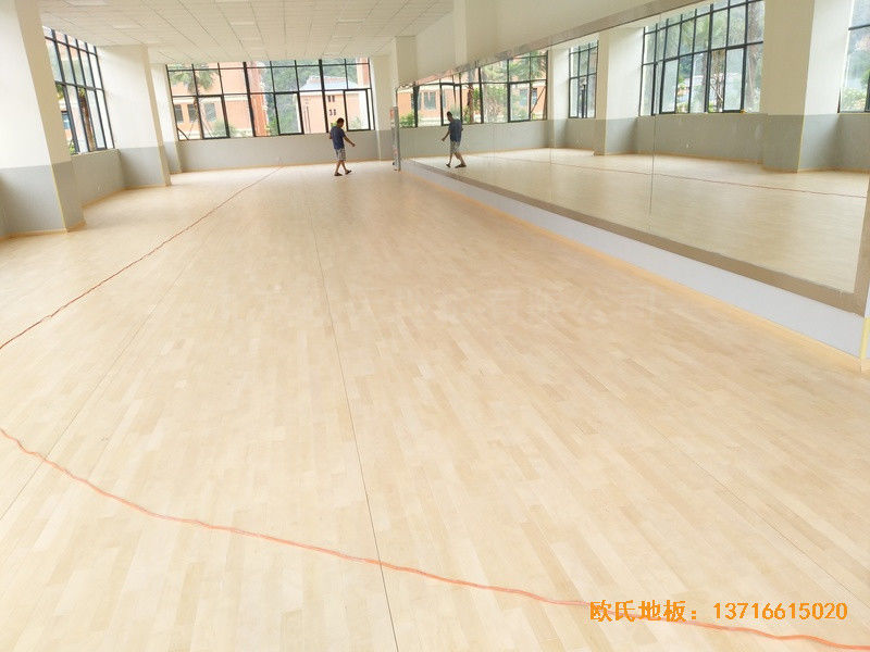云南怒江職教中心運(yùn)動(dòng)館運(yùn)動(dòng)木地板施工案例5