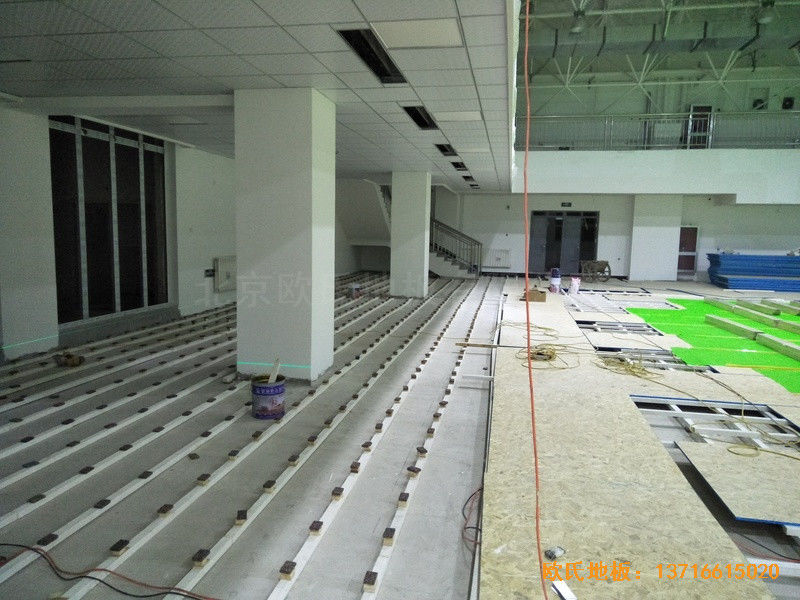 天津一號路四十八中籃球館運(yùn)動(dòng)木地板施工案例1