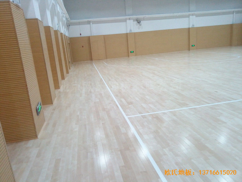 山東濟南歷下區(qū)燕山學?；@球館運動木地板施工案例3