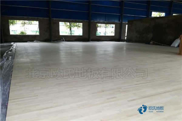 學?；@球場館木地板生產(chǎn)工藝2